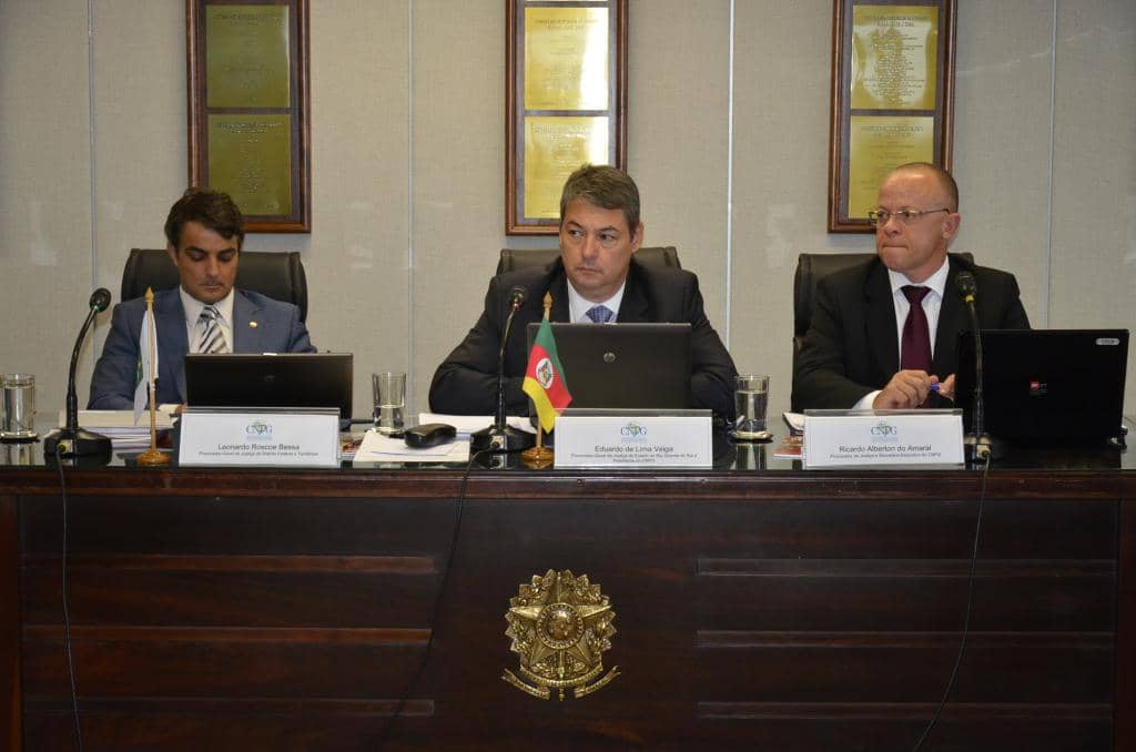 Eduardo Veiga, assessorado pelo Secretário-Executivo Ricardo Amaral conduziu...