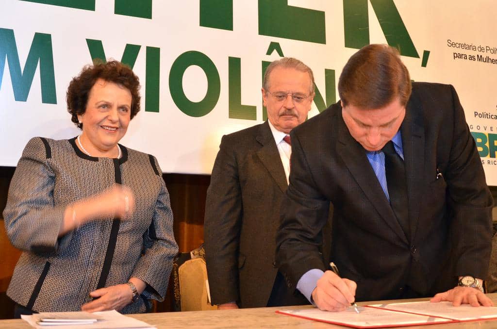 Ivory Coelho Neto firmou o termo ...