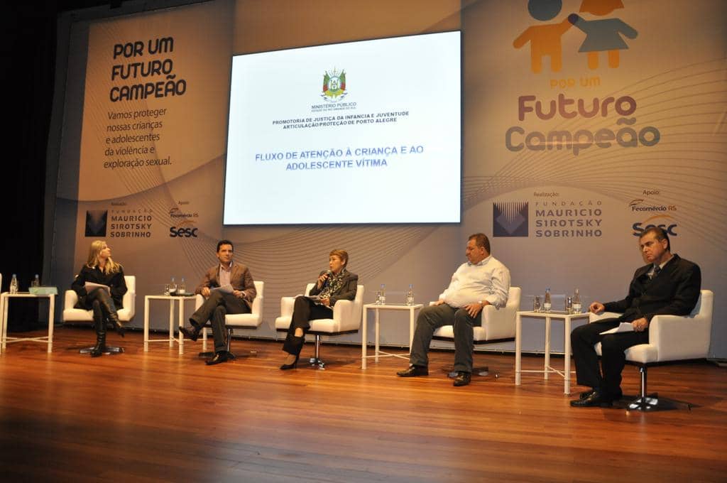 Promotora apresentou os fluxos de atendimento a crianças e adolescentes