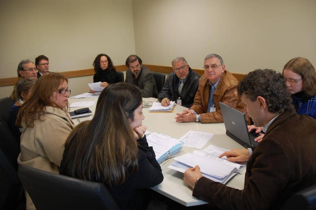 Promotor Fábio Sbardellotto recebeu moradores e representantes da Prefeitura e do Governo do Estado