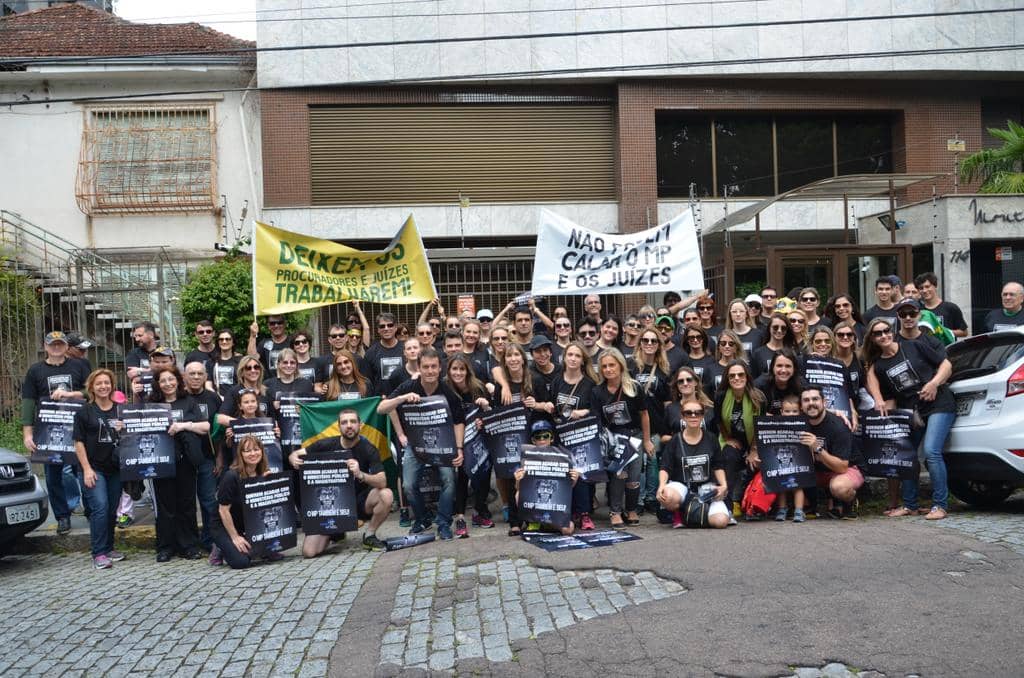 Protesto aconteceu neste domingo...