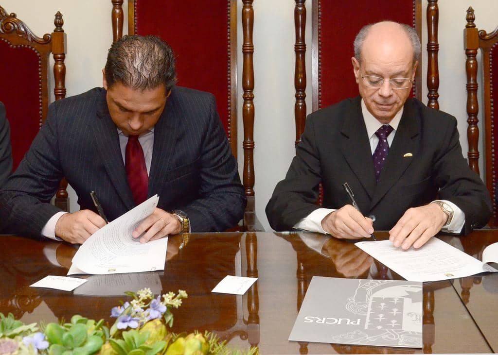 PGJ e o Reitor da PUC assinaram o documento