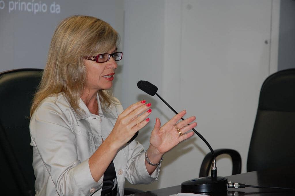 Promotora de Justiça Ana Marchesan durante ...