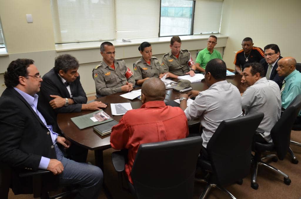 Luciano Brasil (E) durante reunião ocorrida na sede do MP