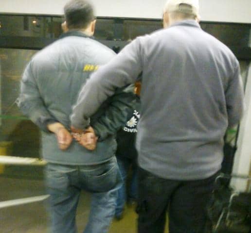 Momento em que o agressor foi preso pela Polícia