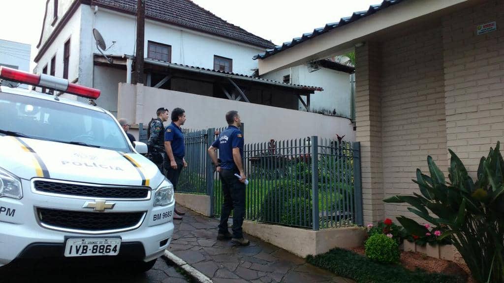 Agentes cumpriram mandados de busca...