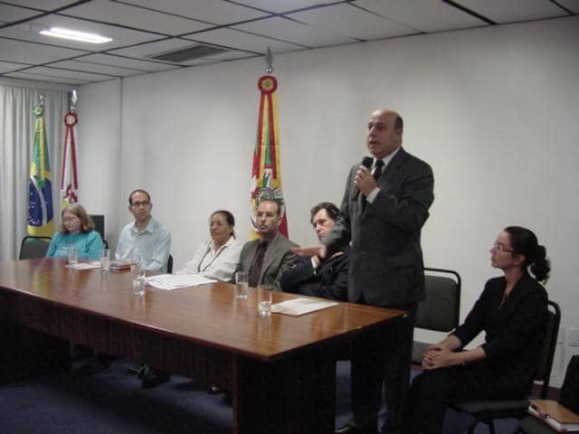 Miguel Velasquez fala durante Ato Público