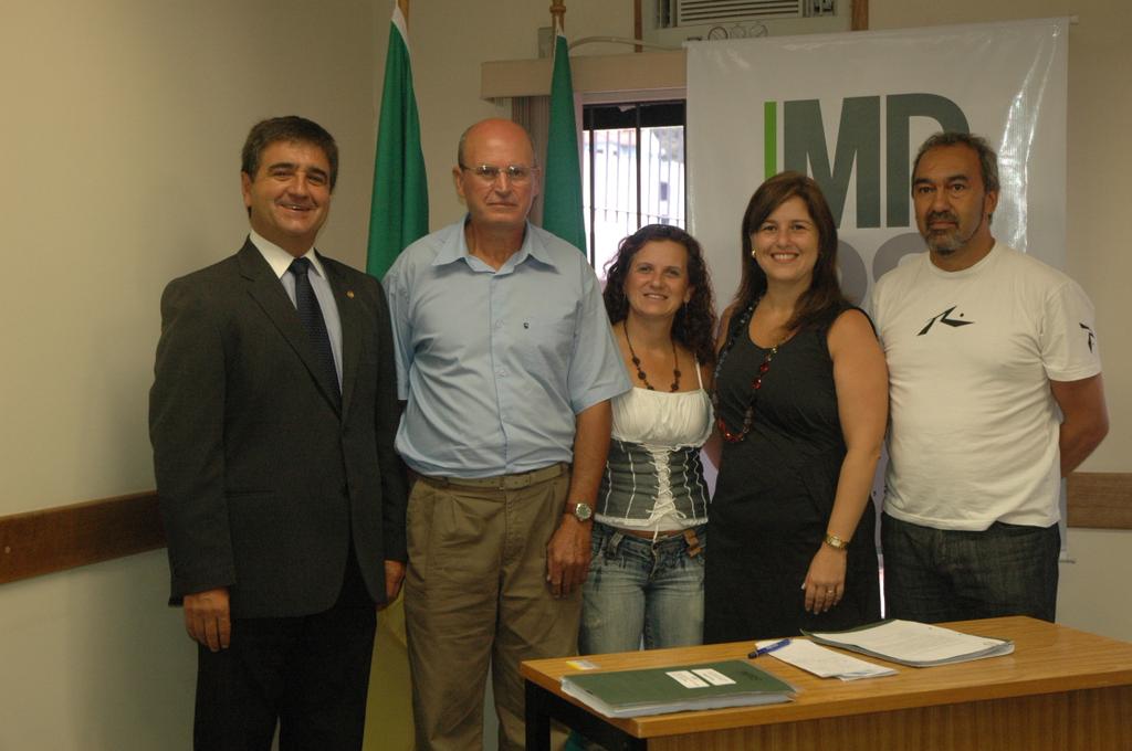 Promotores Júlio Almeida e Cristiane Corrales com diretores das instituições vencedoras