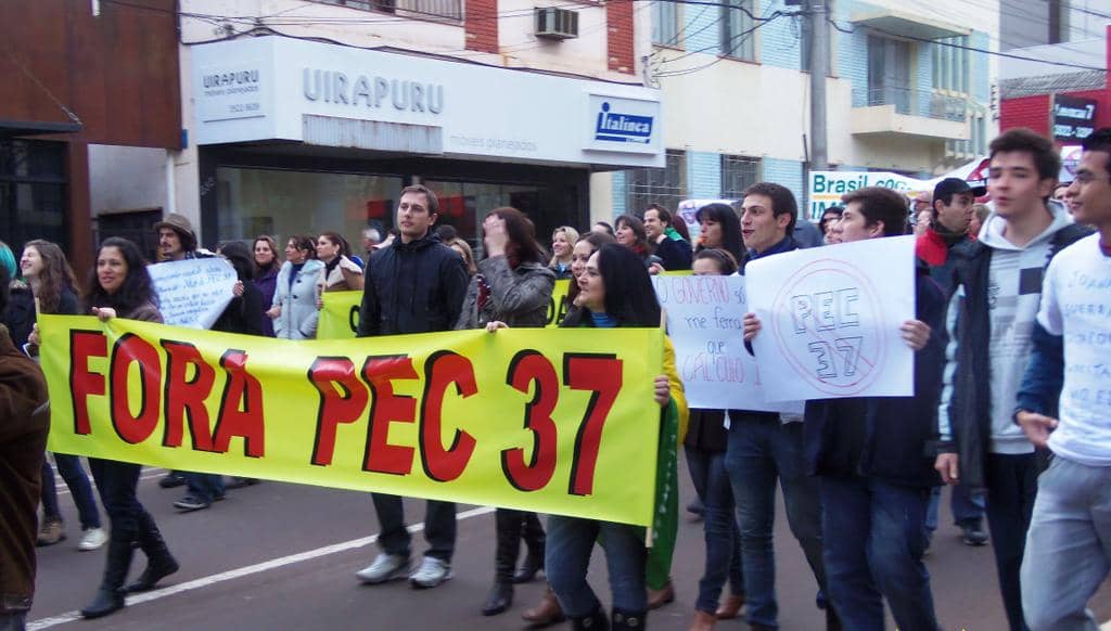 Estudantes saíram pelas ruas de Erechim no domingo