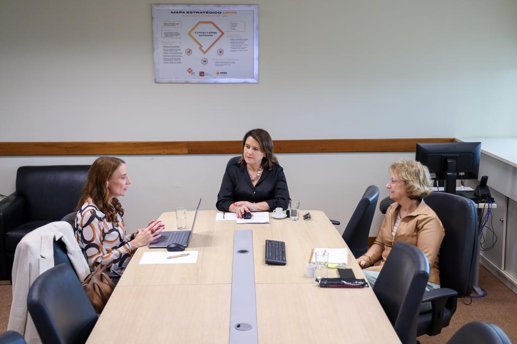 Reunião no MPRS debate implementação da Política Nacional de Equidade, educação étnico-racial e alfabetização