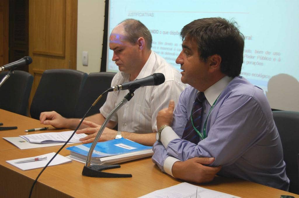 Promotor Julio Almeida (D) e representante da Famurs, Valtemir Goldmeier, expuseram o programa