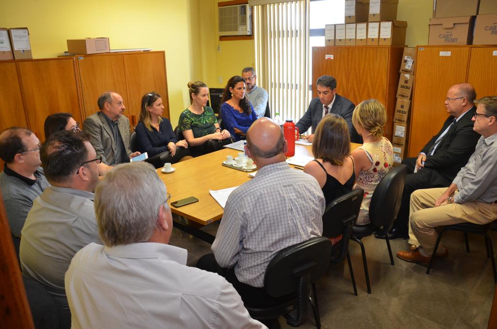 Reunião ocorreu na Promotoria de Justiça de Defesa do Patrimônio Público