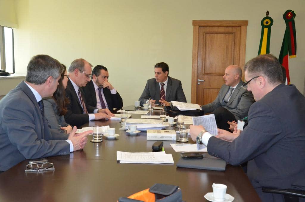Encontro foi realizado na sala de reuniões do PGJ
