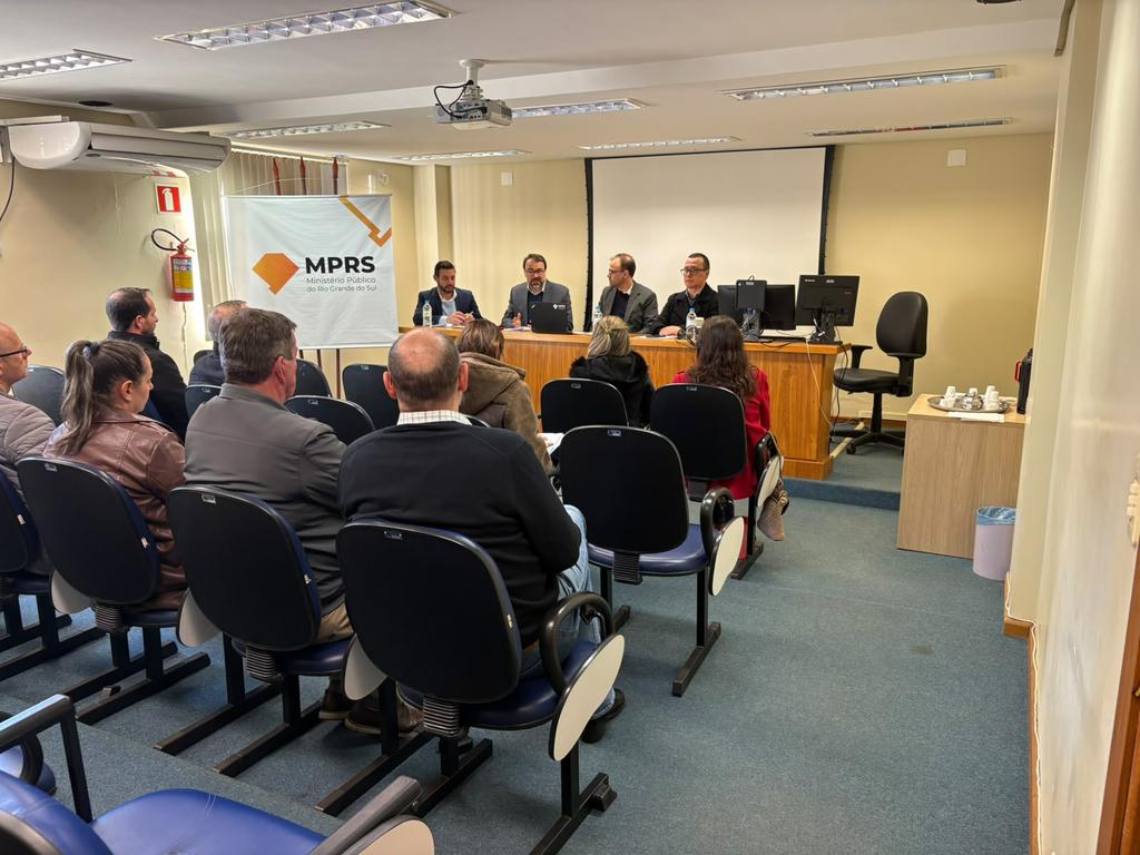 MPRS realiza em Erechim audiência com prefeitos da região do Alto Uruguai para garantir controle da água e avanço do saneamento básico