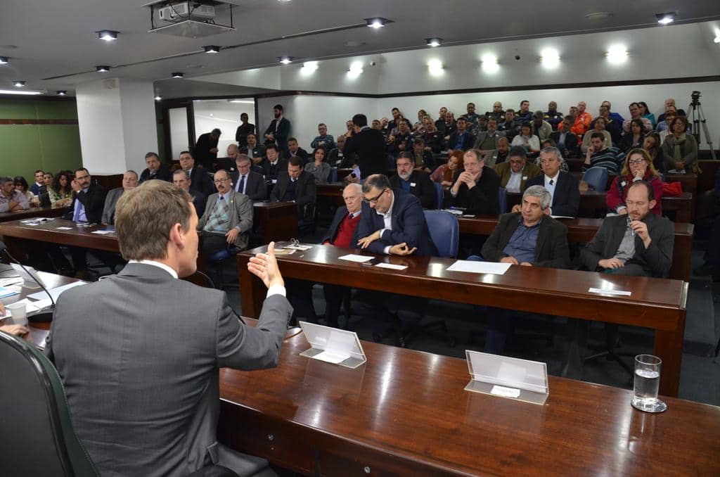 Encontro ocorreu no Plenarinho da AL