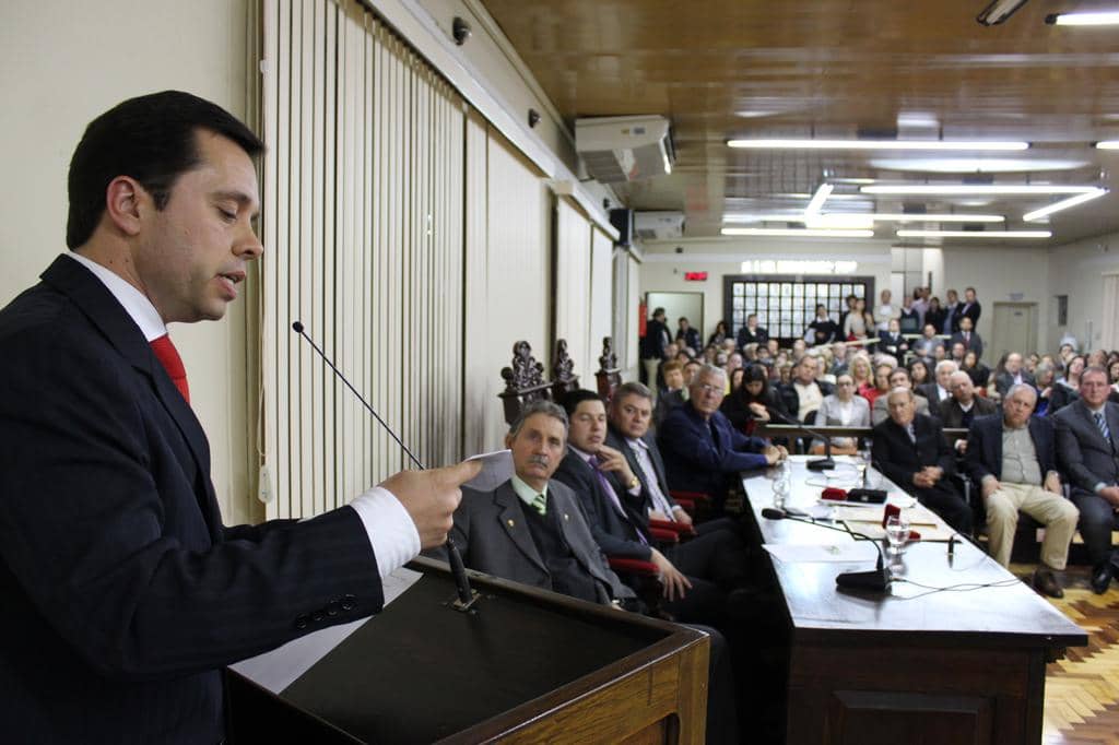 Rodrigo de Oliveira Vieira recebeu homenagem na Câmara de Vereadores