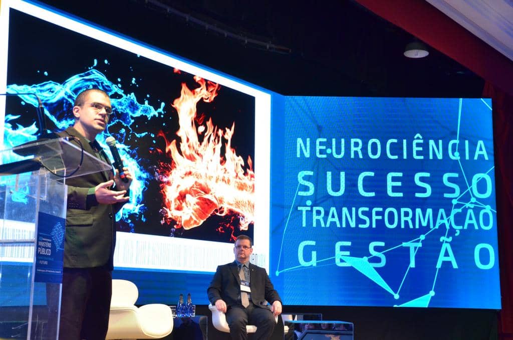 Amadurecimento cerebral e autocontrole foram temas abordados na palestra do professor Pedro Calabrez