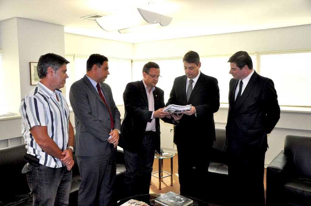 Relatório foi entregue no gabinete do PGJ