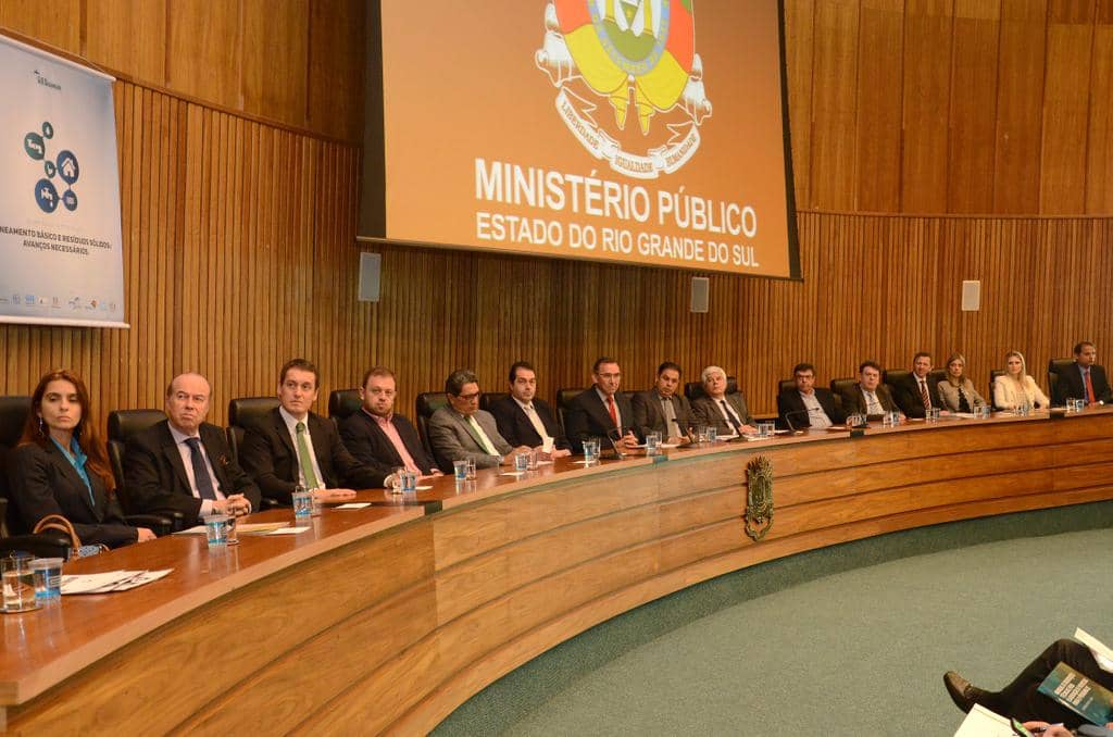 Mesa de abertura do Simpósio