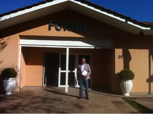 Promotor Sandro Marones entregou denúncia no Fórum de Restinga Sêca