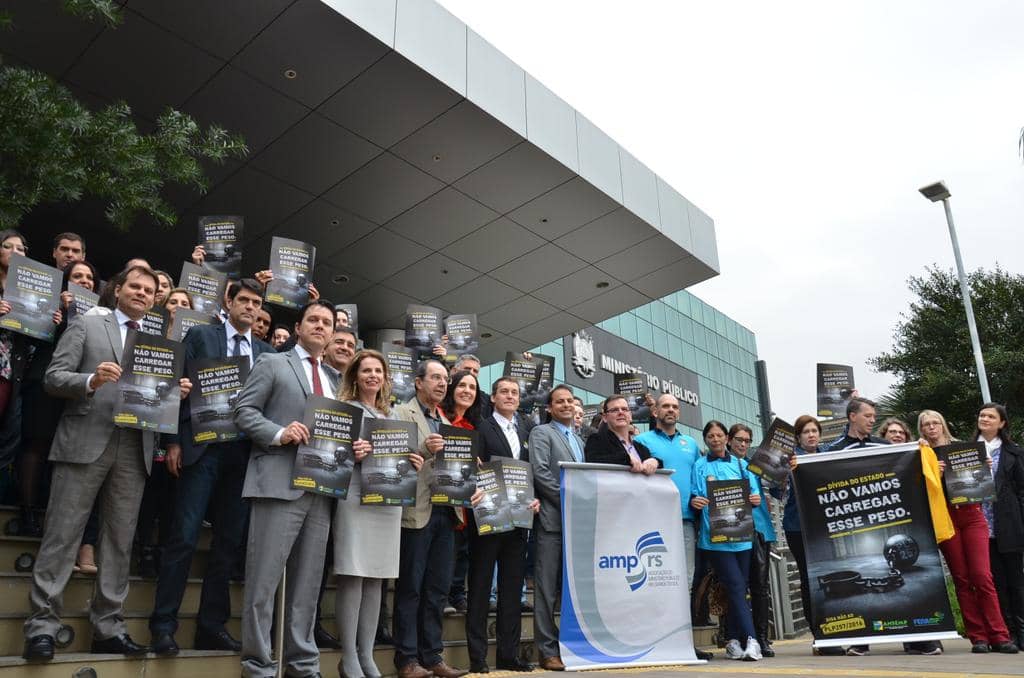 Protesto ocorreu em frente à sede do MP na Capital