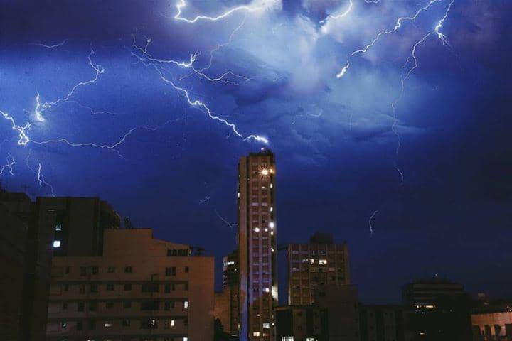 Temporais com raios, ventos fortes e granizo causaram estragos em vários municípios do RS
