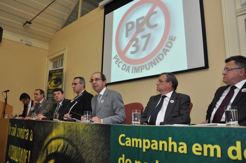 A mesa de honra do evento