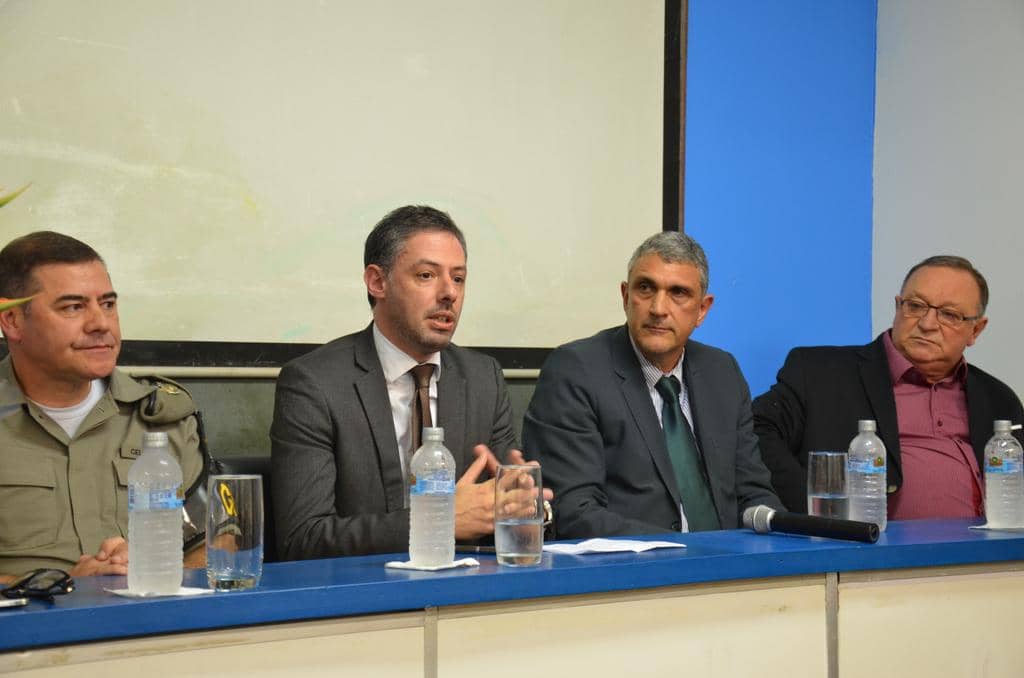 Márcio Schlee (falando) representou o MP