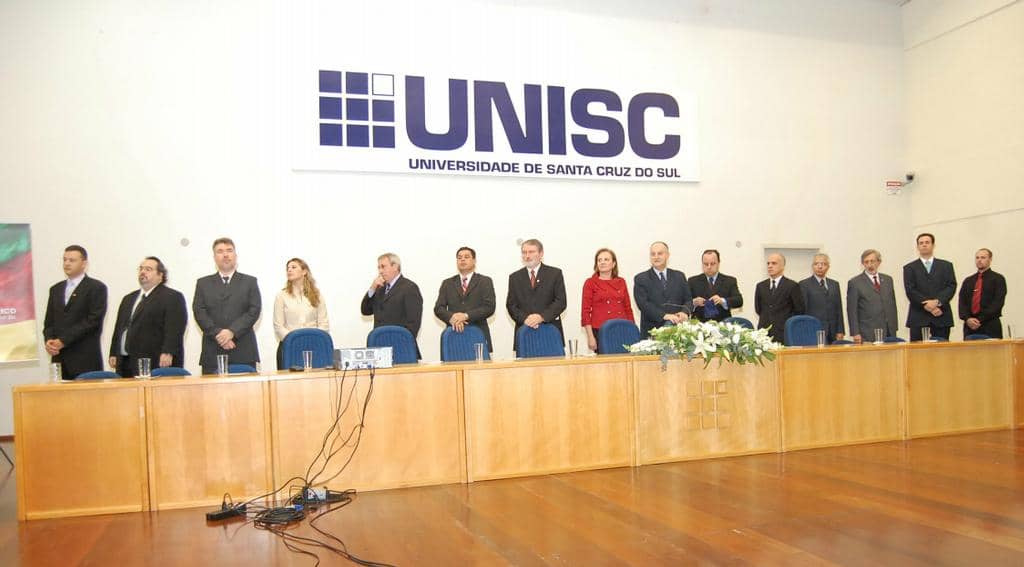 A mesa de abertura do encontro