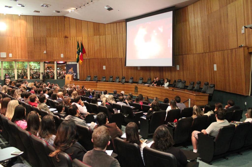 Panorama do início da V Semana Acadêmica da FMP no Auditório do MP