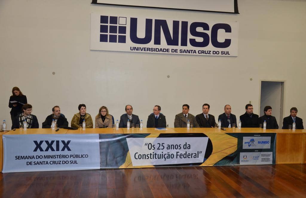 Mesa de abertura do evento