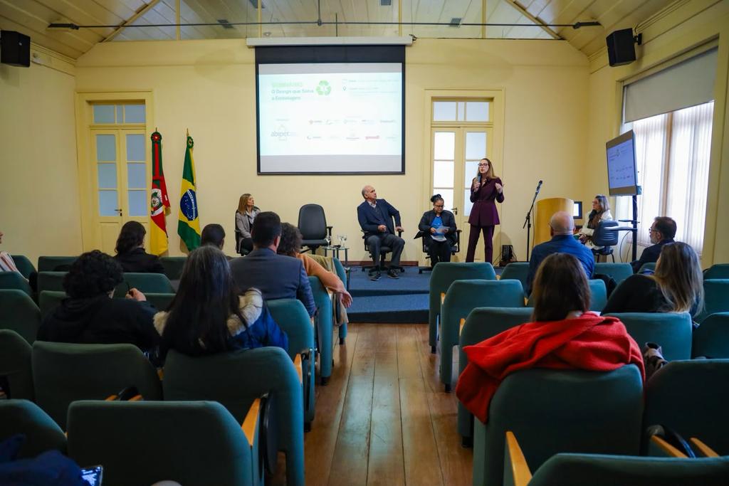 Lançamento de cartilhas sobre reciclagem marca seminário no MPRS