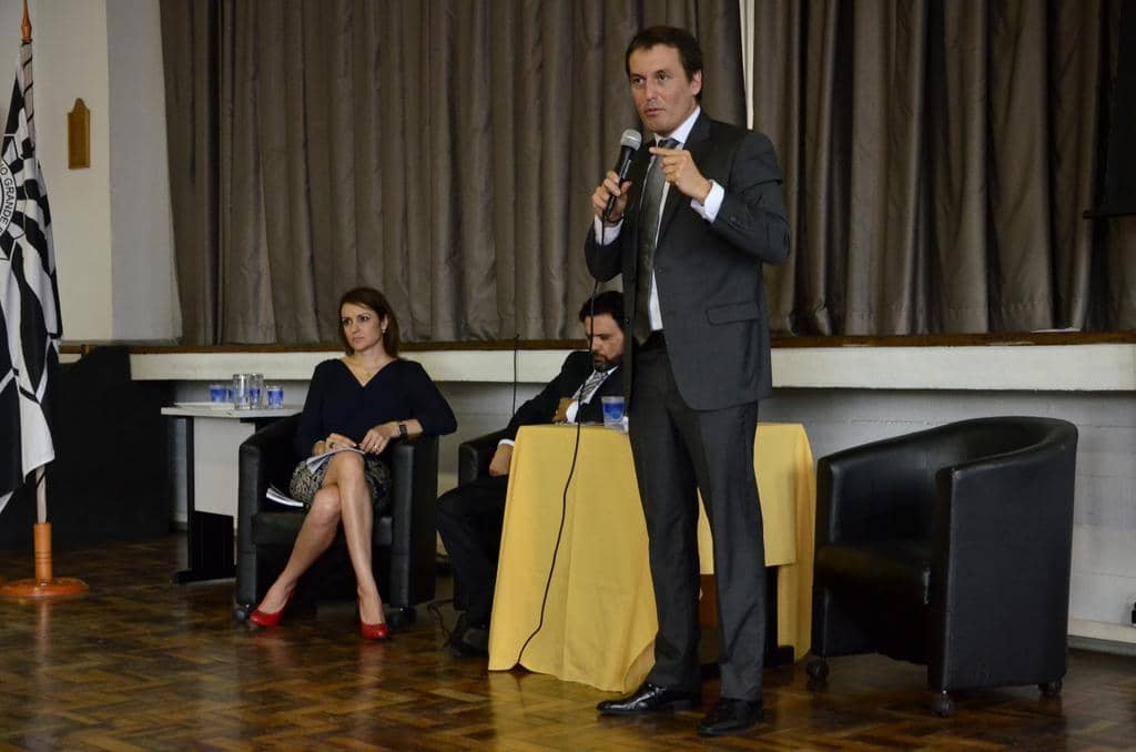 Fabiano Dallazen durante sua manifestação no painel