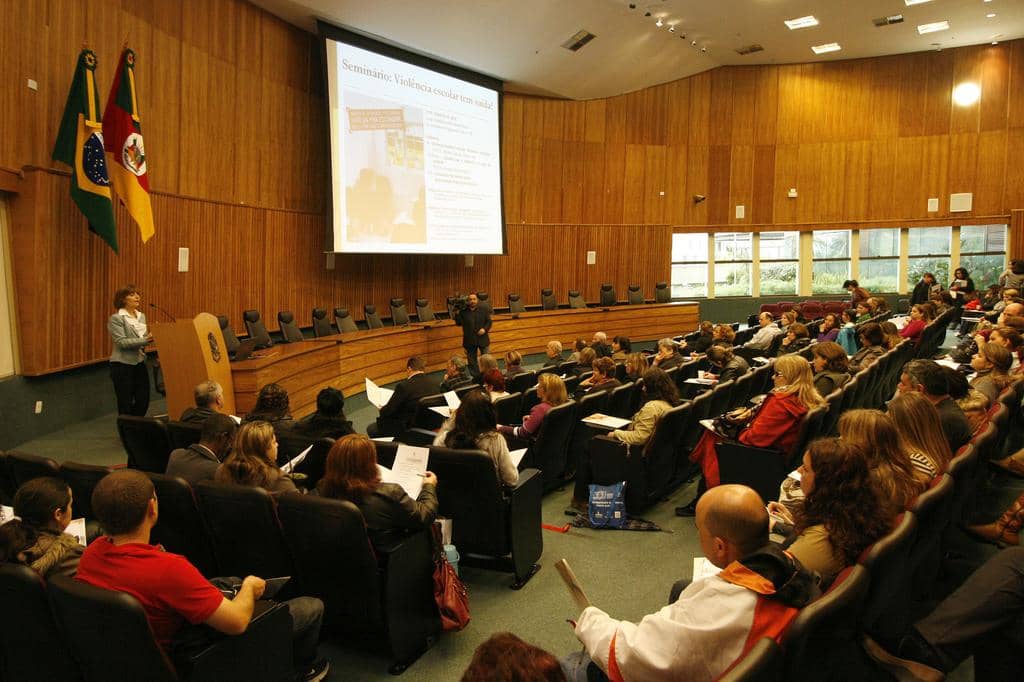 Seminário debateu causas e alternativas para combater a violência nas escolas