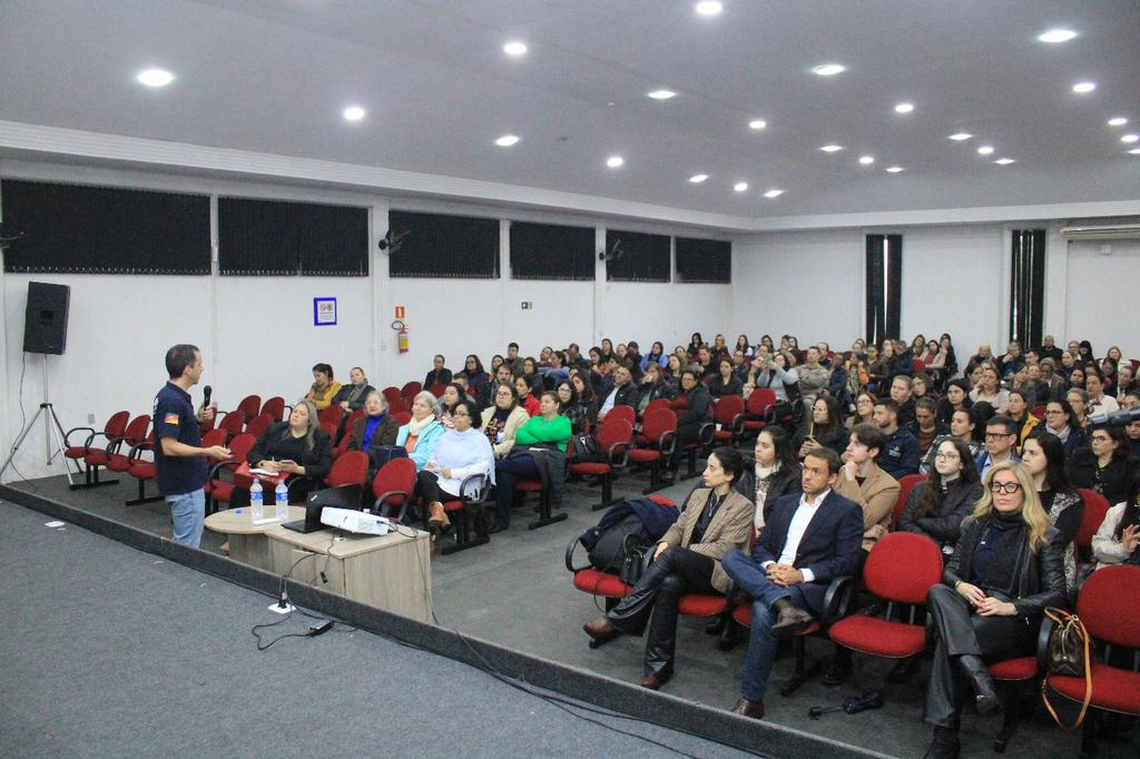 MPRS apresenta o Projeto Sinais em Santiago a representantes da rede de proteção dos municípios da Comarca