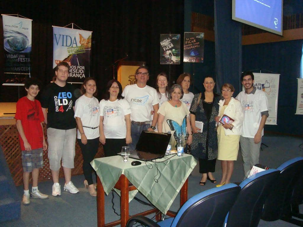 Promotora Ivanise Jann de Jesus com demais participantes do evento em Santa Maria