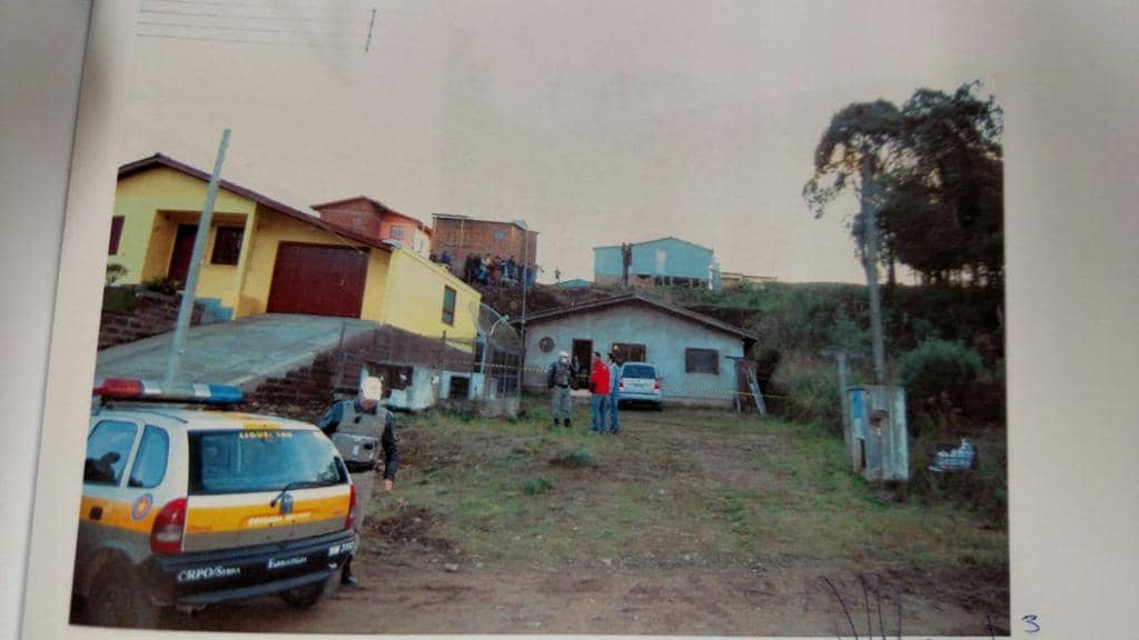Corpo da professora foi enterrada nos fundos da casa, em Farroupilha