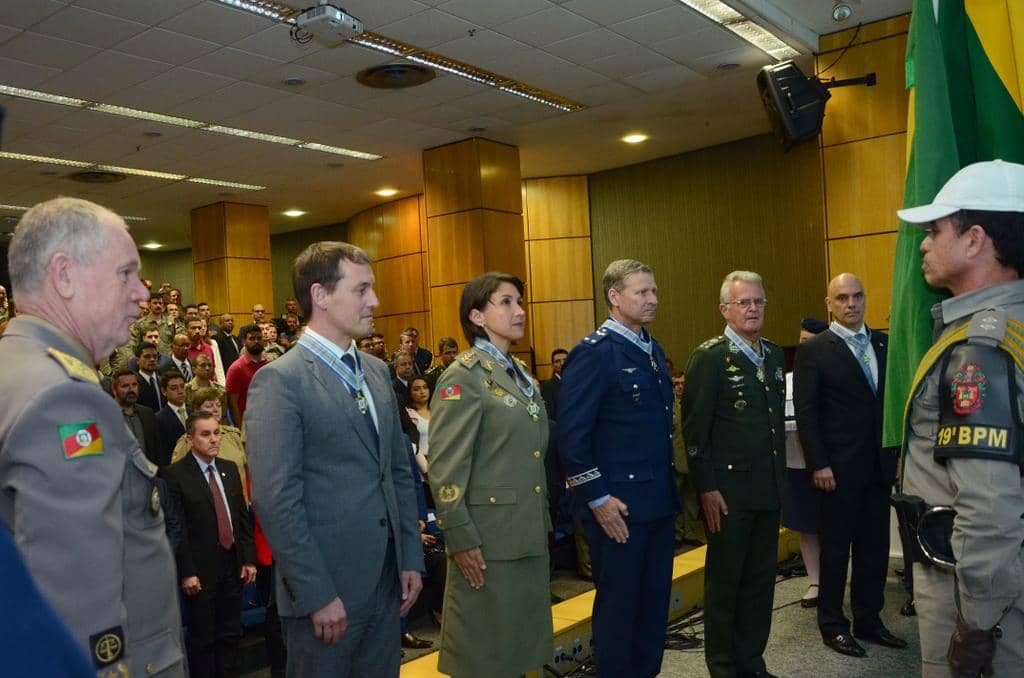 PGJ recebeu medalha de condecoração dos 100 anos de criação do TJM RS