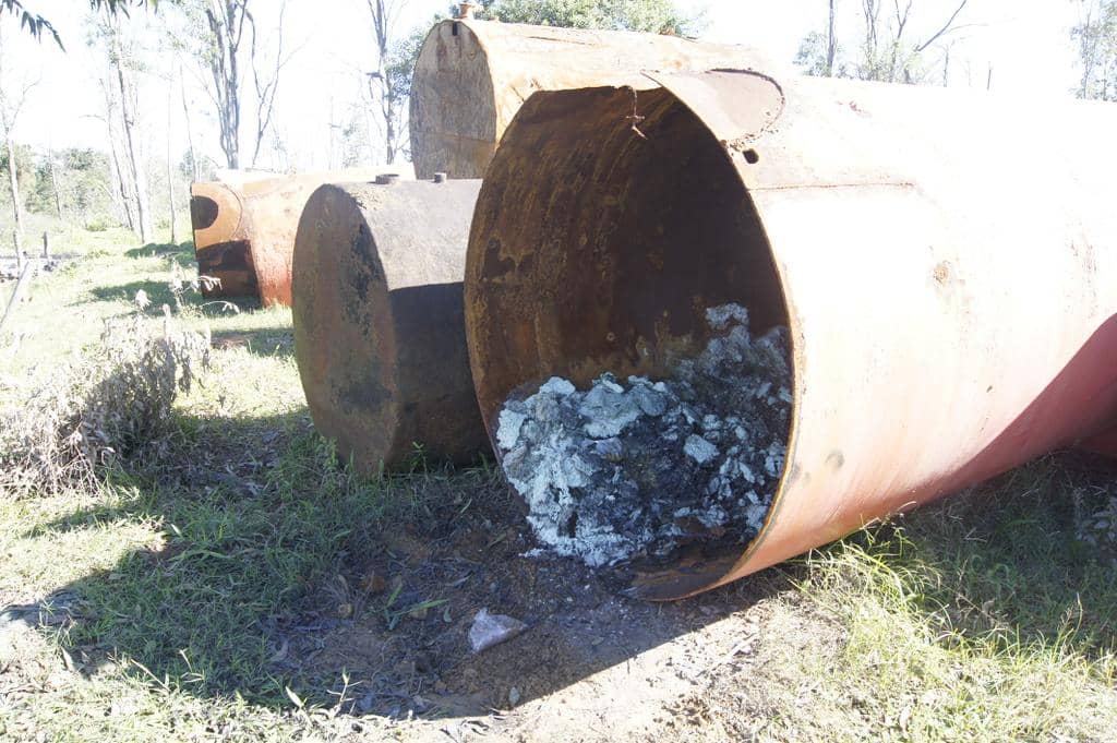 Tanques eram dispostos irregularmente em contato com o solo