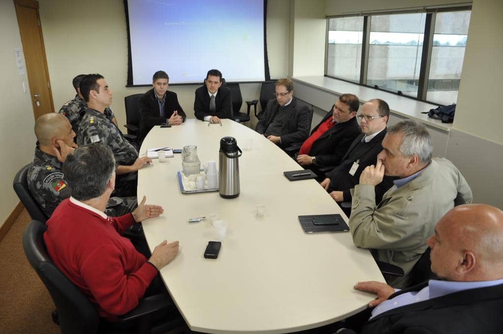 Reunião ocorreu na sala de reuniões da Promotoria do Torcedor