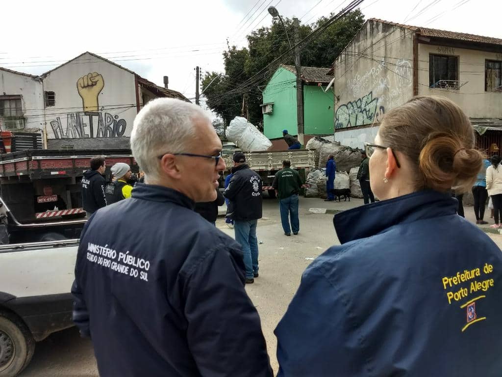 Alexandre Saltz (E) acompanhou a operação...