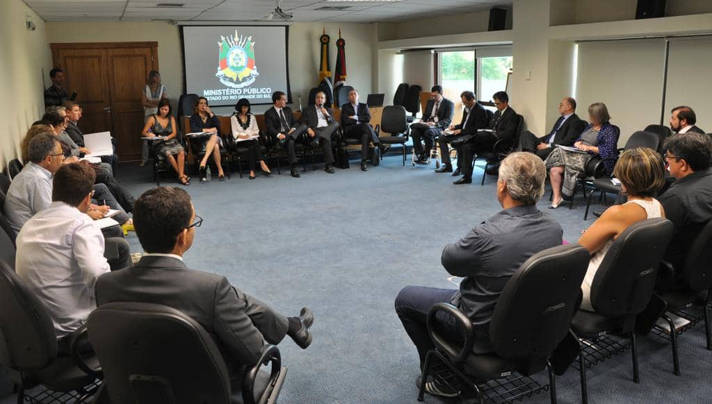 Encontro reuniu Membros do MP, Prefeitos, Secretários Municipais e integrantes da Famurs