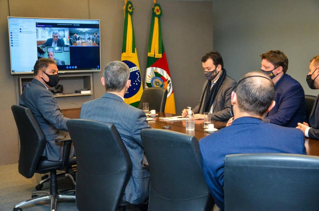 Reunião ocorreu nesta segunda-feira