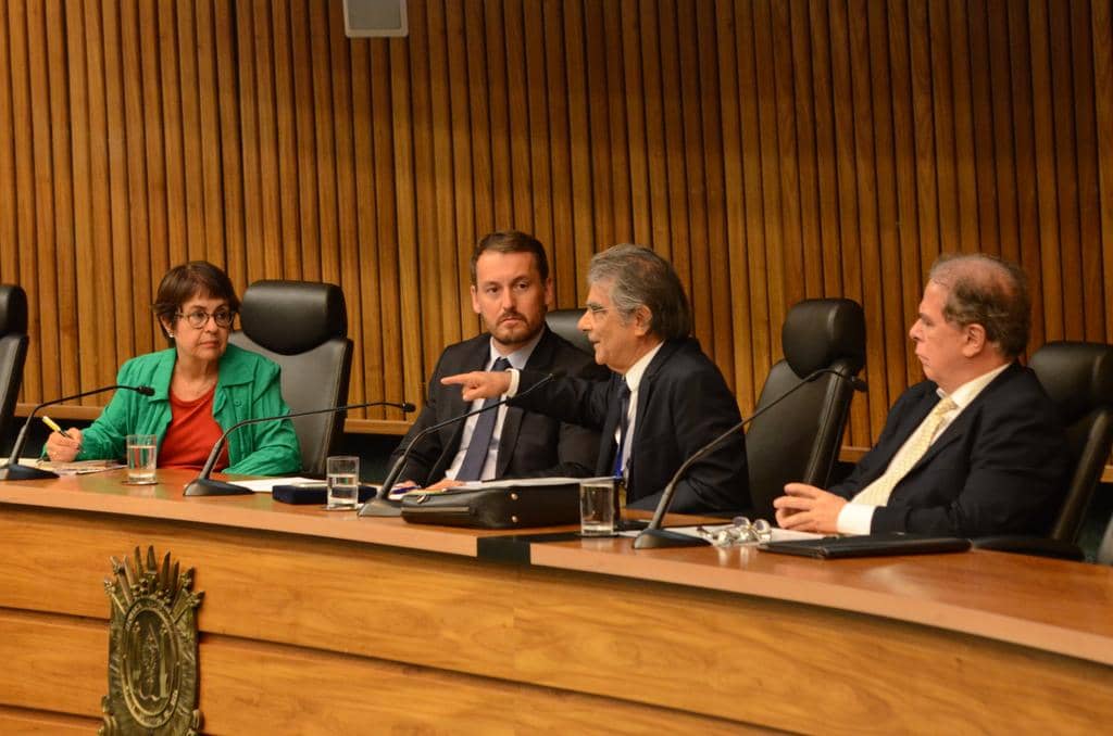 Ex-ministro Ayres Britto falou no encerramento do Seminário ...