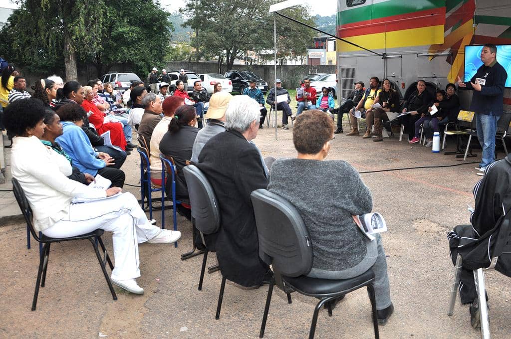 PGJ conversou com os moradores da Vila Tronco...