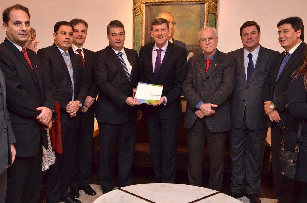 Eduardo de Lima Veiga entregou o Relatório ao Presidente da AL e...