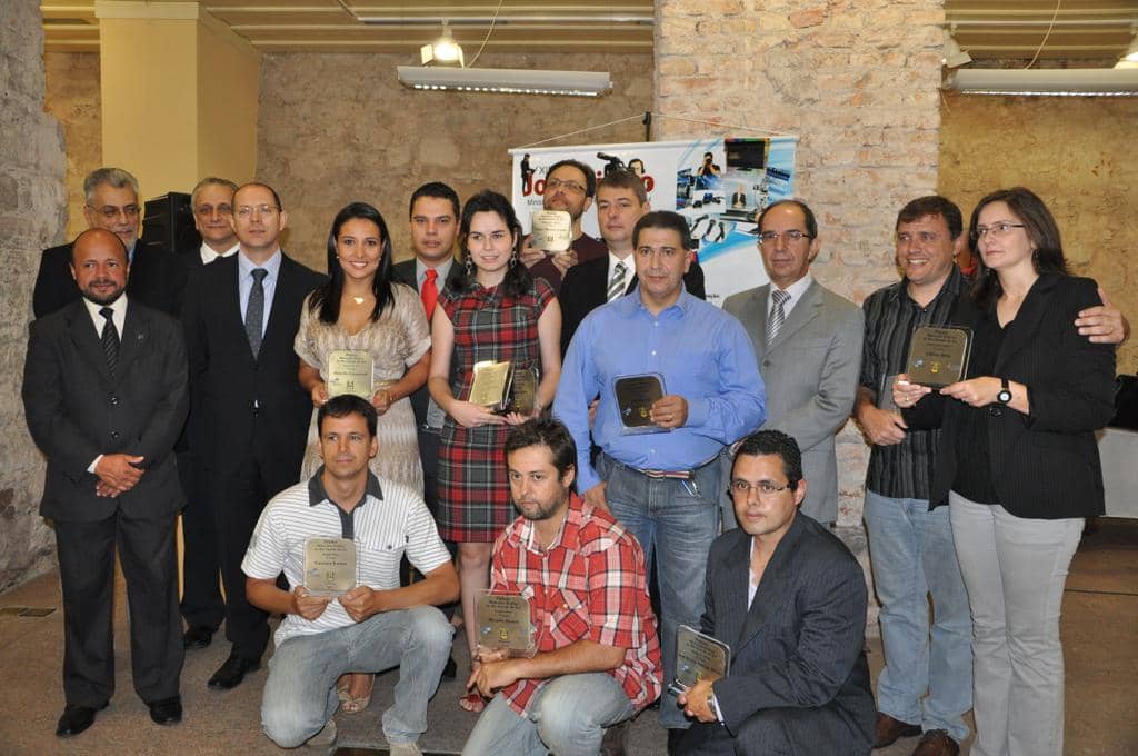 Os premiados e autoridades durante o evento...