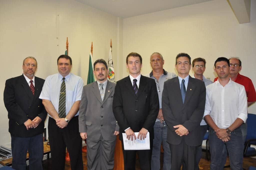 Moro, Dallazen e o servidor do MP Luiz André Rubim com integrantes da PC