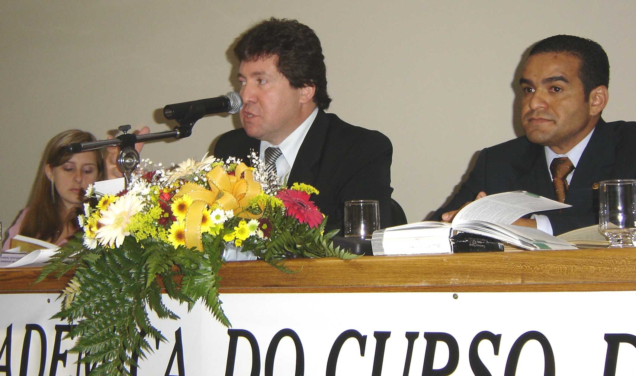 Júlio de Melo, à direita da foto