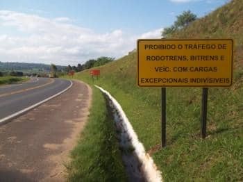 Passagem de bitrens, rodotrens e veículos com cargas excepcionais indivisíveis está proibida
